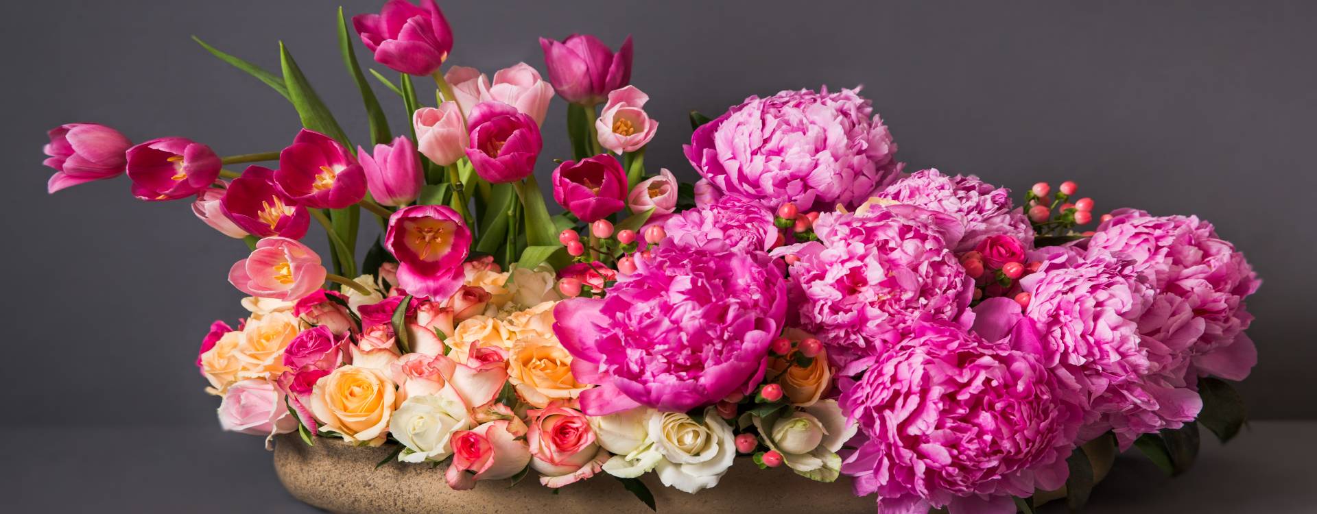 Premium gifts with luxury flowers for special occasions